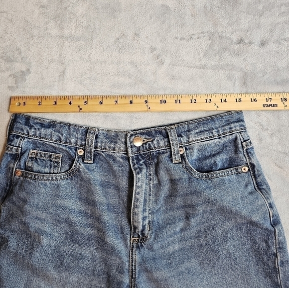 Universal Thread Boyfriend Patch Raw Hem Jeans size 2/26R - Picture 3 of 9
